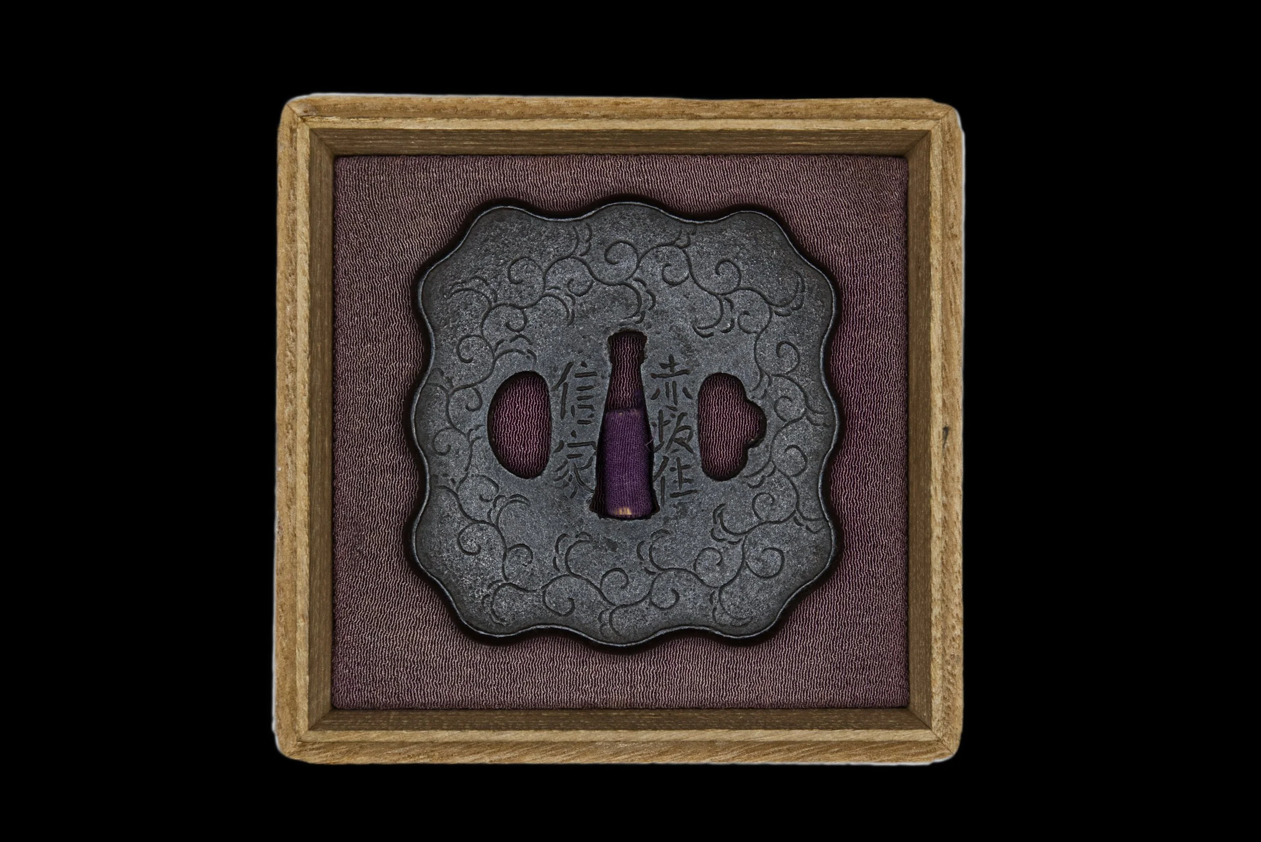 Item TS008 Nobuie Tsuba — Touken Takarado